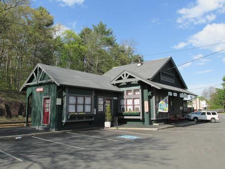 Image of Prides Crossing (MBTA station)