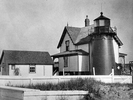 Image of Mayo Beach Light Image of Mayo Beach Light